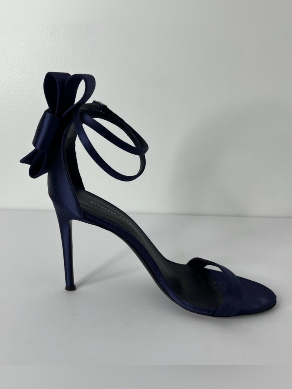Giuseppe Zanotti Elegant Navy Bow Ankle-Strap Stiletto Sandals Sz 37.5 - Picture 2 of 5